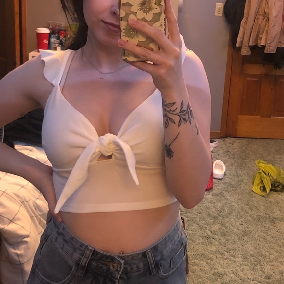 🌿3/$20 • SHEIN • Tie front top - Picture 3 of 4